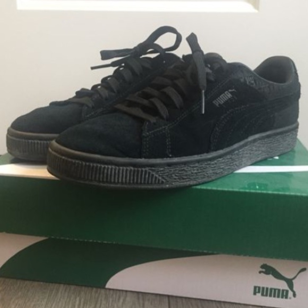 Suede pumas women